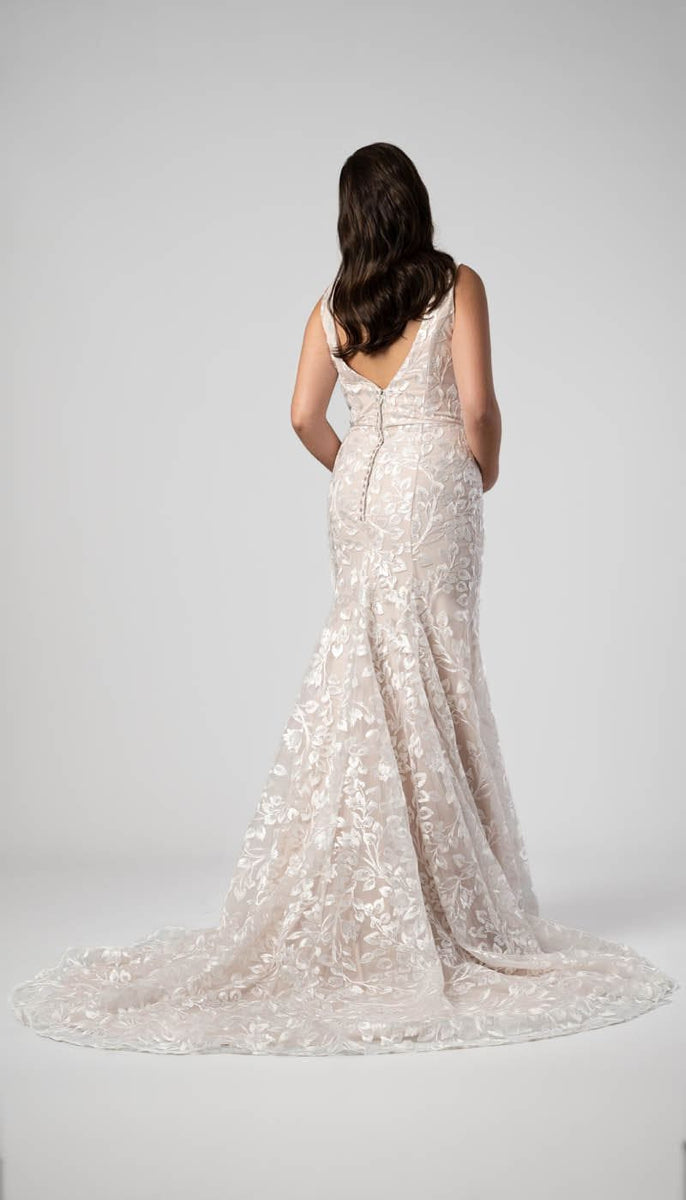 Lace Fitted Wedding Dress