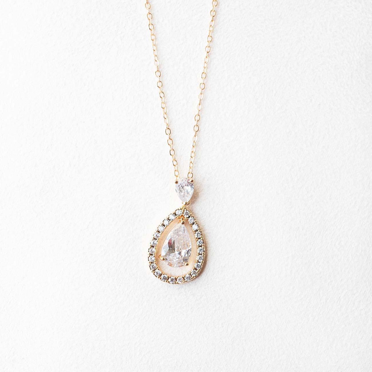 |Gold Teardrop Necklace